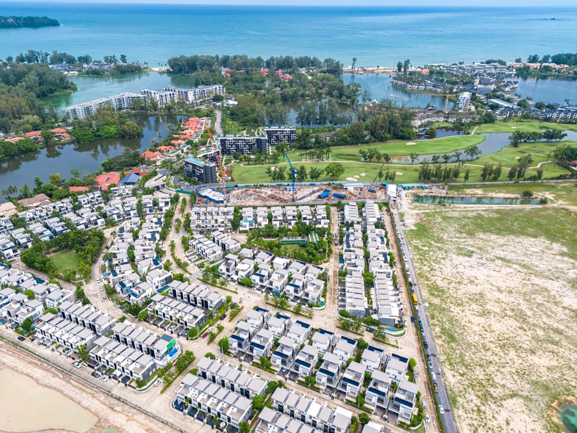 Laguna Park 的现代化5卧室泳池别墅 *
