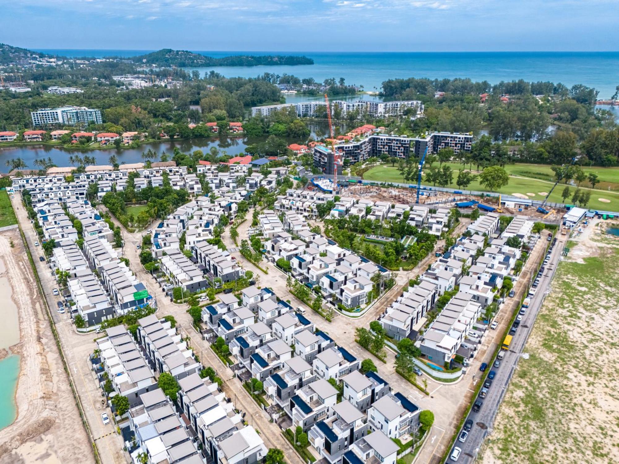 Laguna Park 的现代化5卧室泳池别墅 *