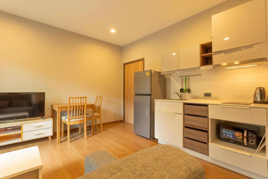 Apartment Gym Sauna Everything Walking Distance C117 *