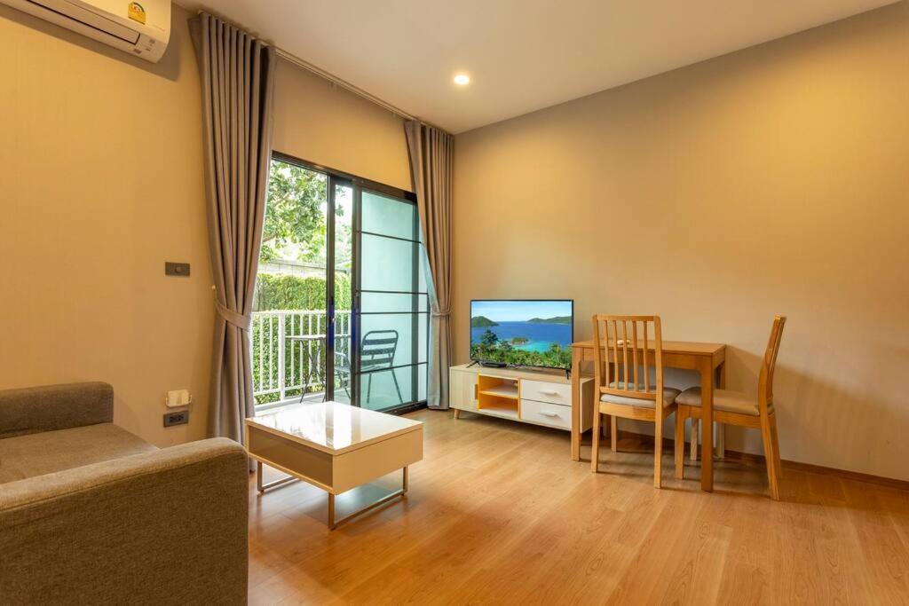 Apartment Gym Sauna Everything Walking Distance C117 *