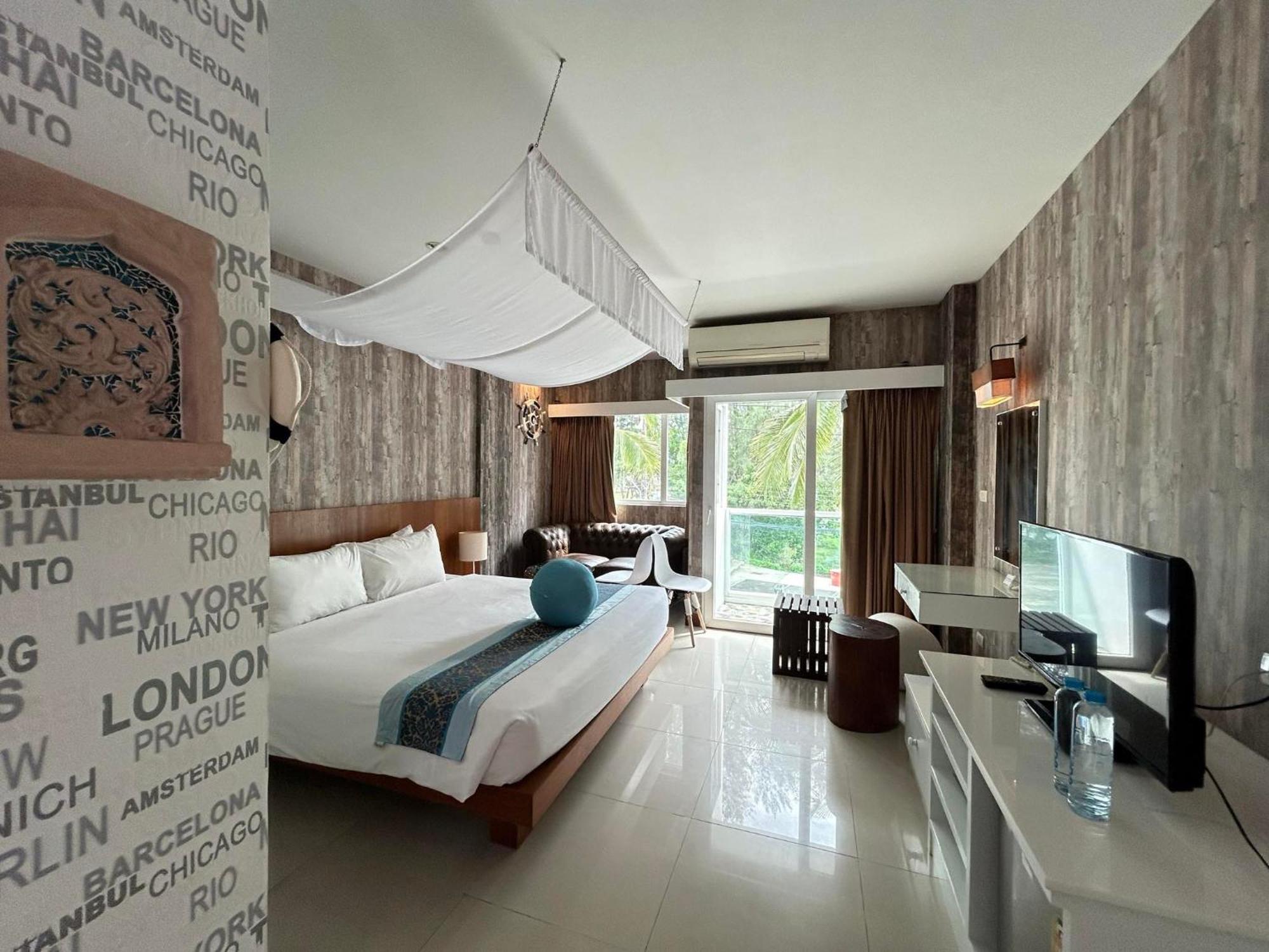Benyada - Hotel Surin Beach (Phuket)