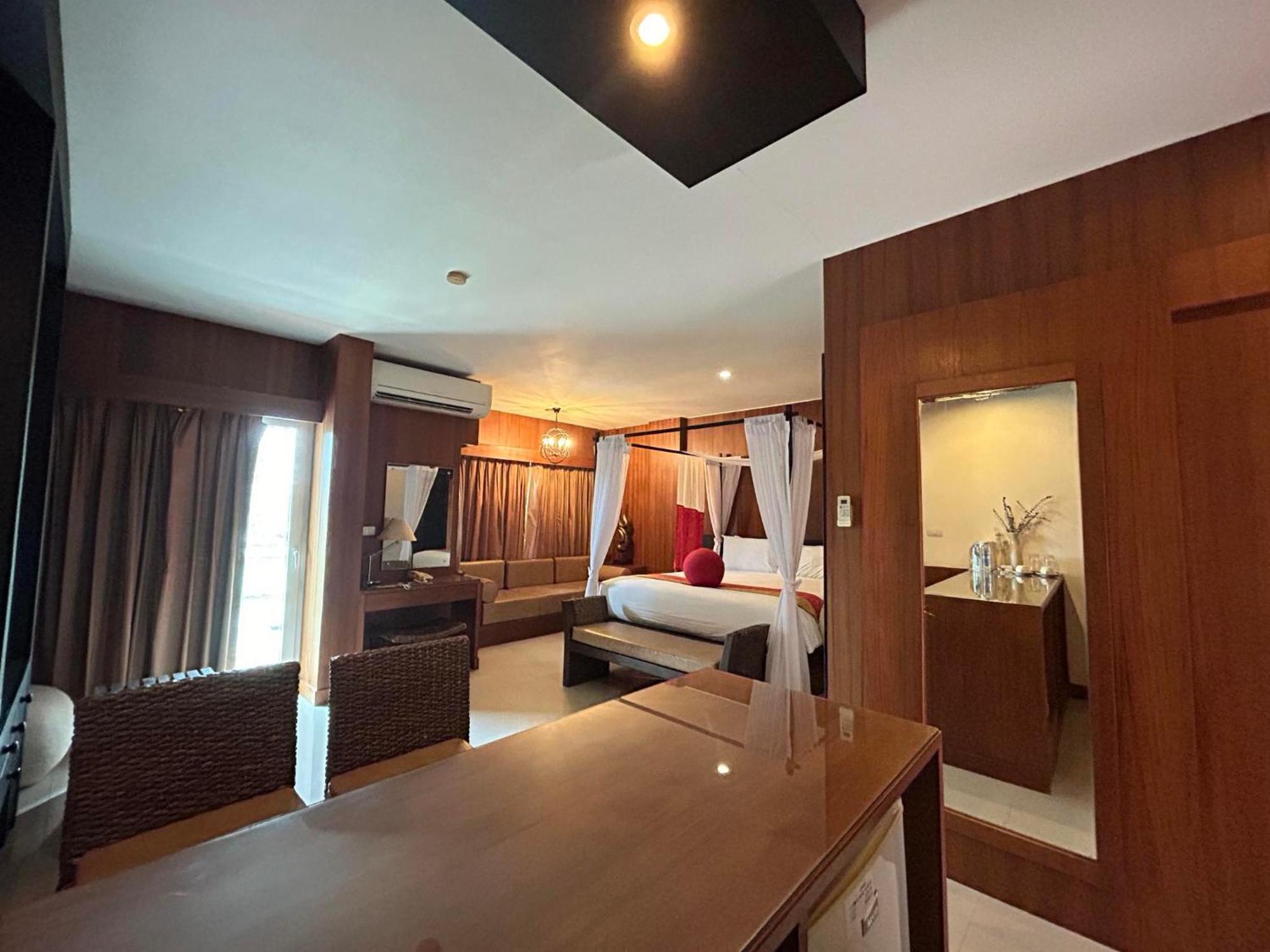 Benyada - Surin Beach (Phuket)