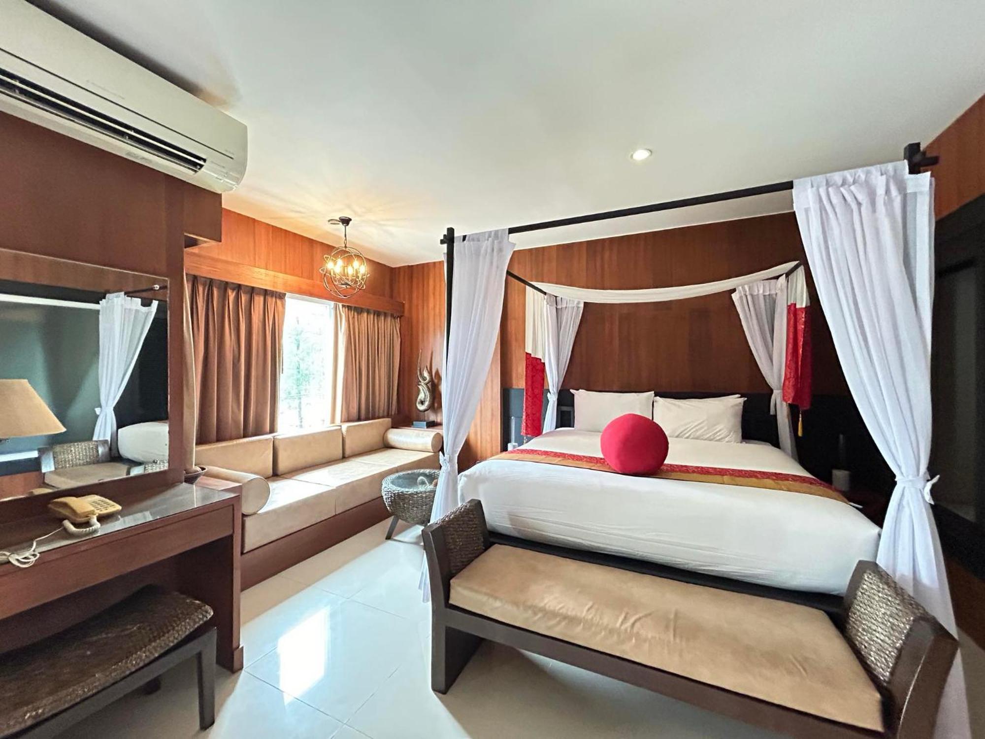 Benyada - Hotel Surin Beach (Phuket)