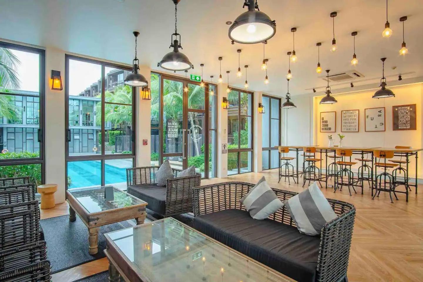 Apartment Luxury King Bed With Pool View And Sauna