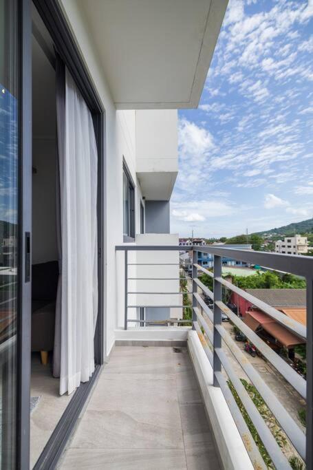 Modern Near The - Nv531
