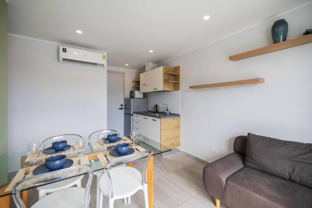 Modern Near The - Nv531