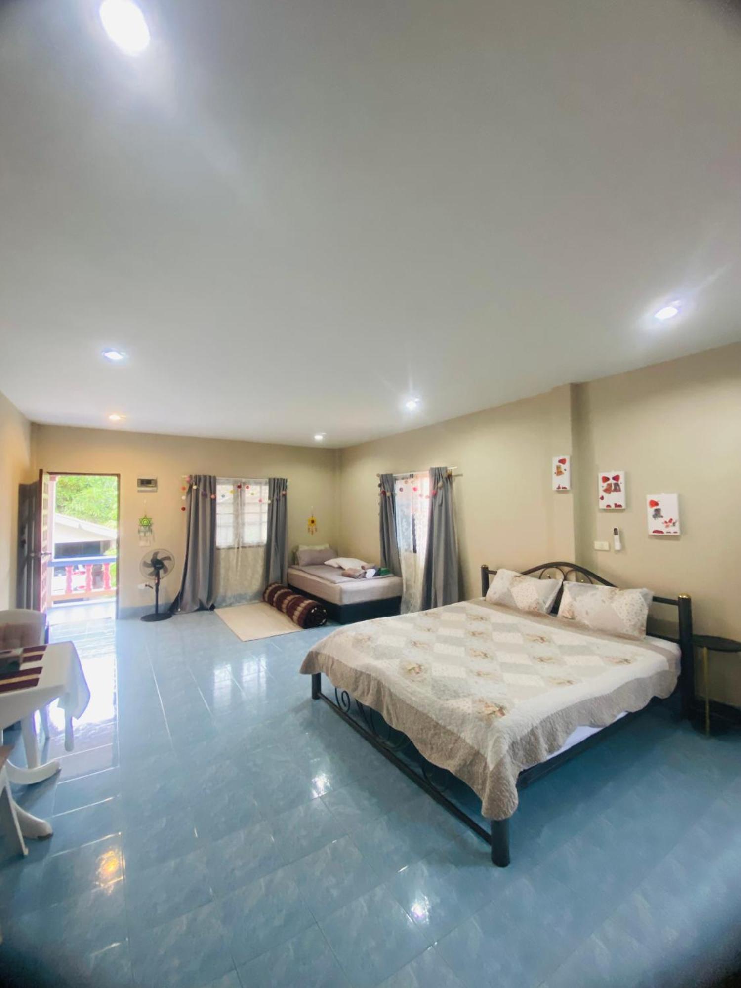 Rustic At Yanui Apartment Phuket