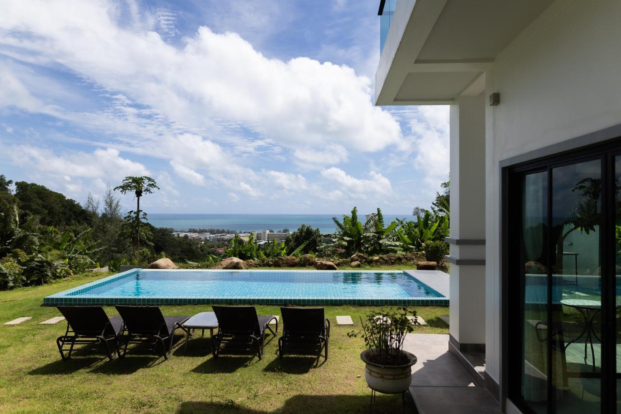 Villa Horizon: Coastal Charm