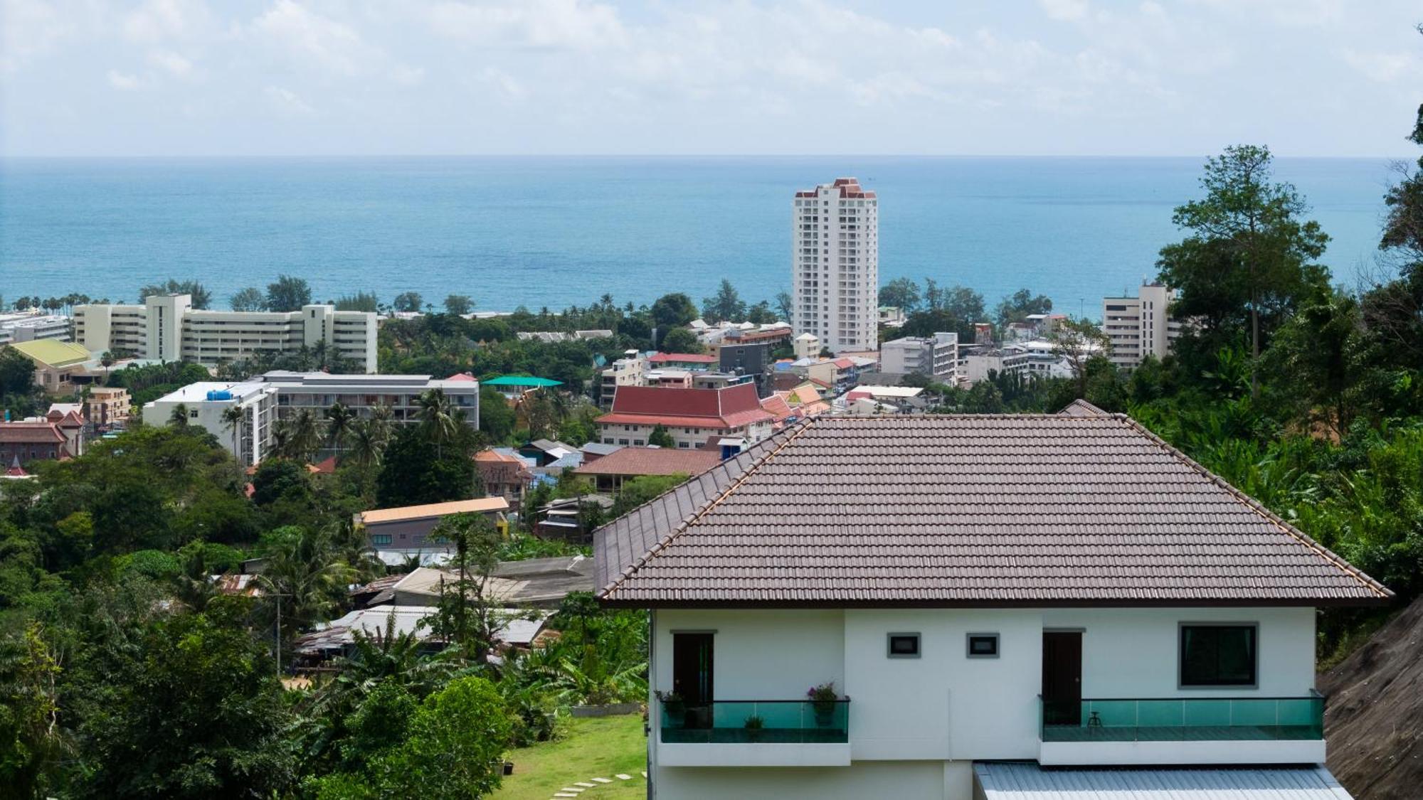 Villa Horizon: Coastal Charm