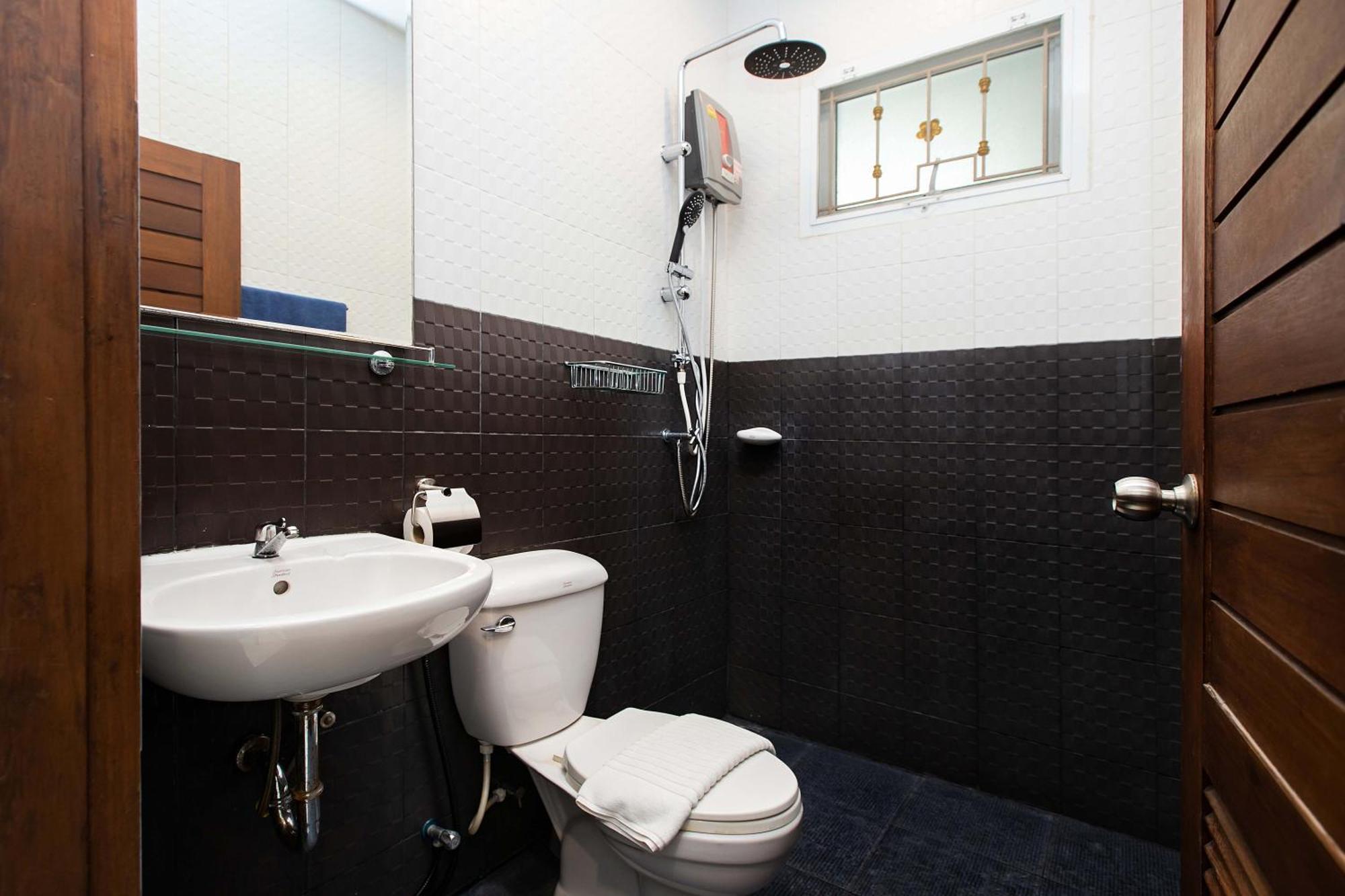 Villa Family 2br Lancelot 3 With Jacuzzi Pool, Just 10 Min Drive Naiharn And Rawai Ban Saiyuan