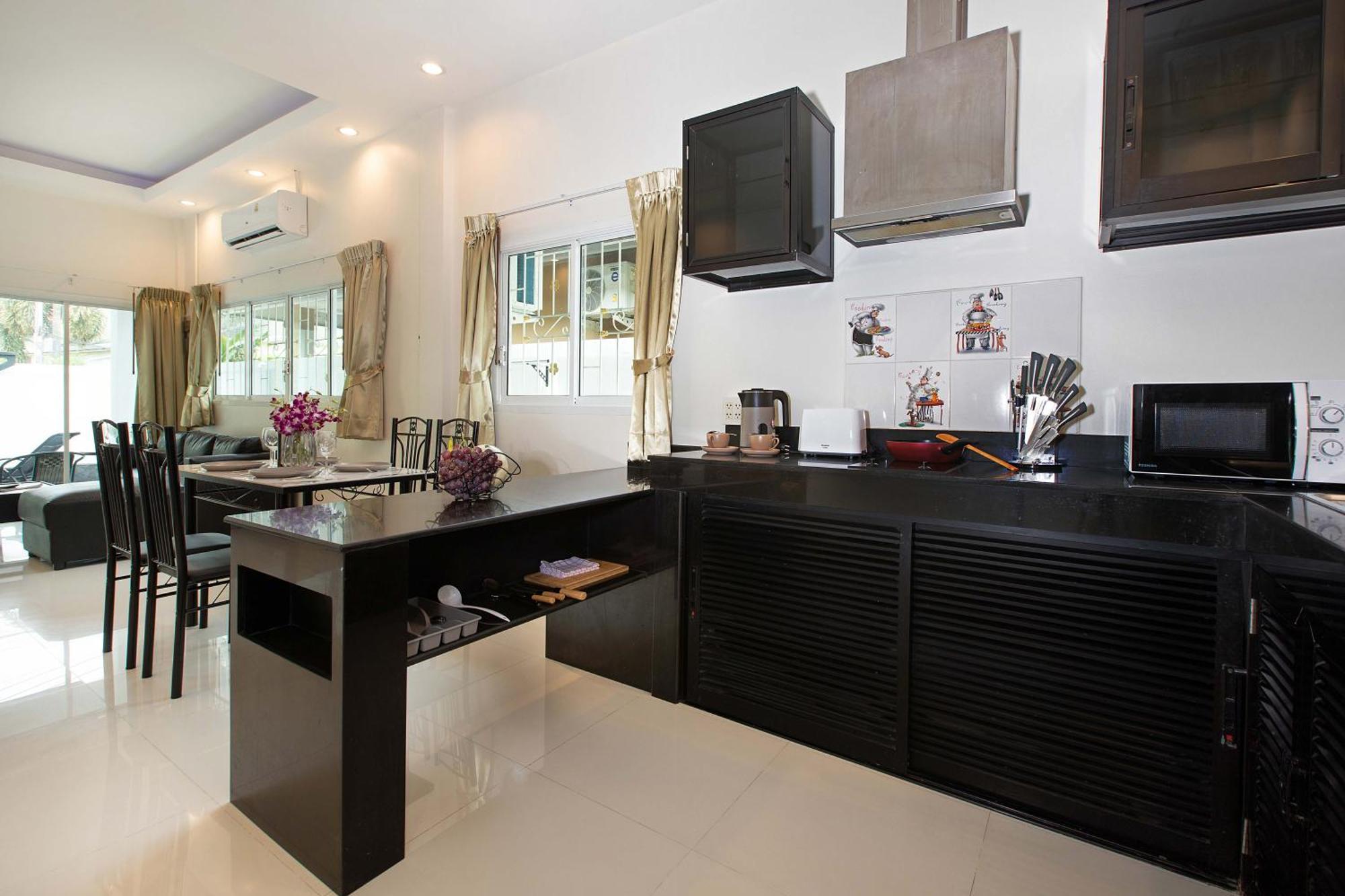 Villa Family 2br Lancelot 3 With Jacuzzi Pool, Just 10 Min Drive Naiharn And Rawai Ban Saiyuan