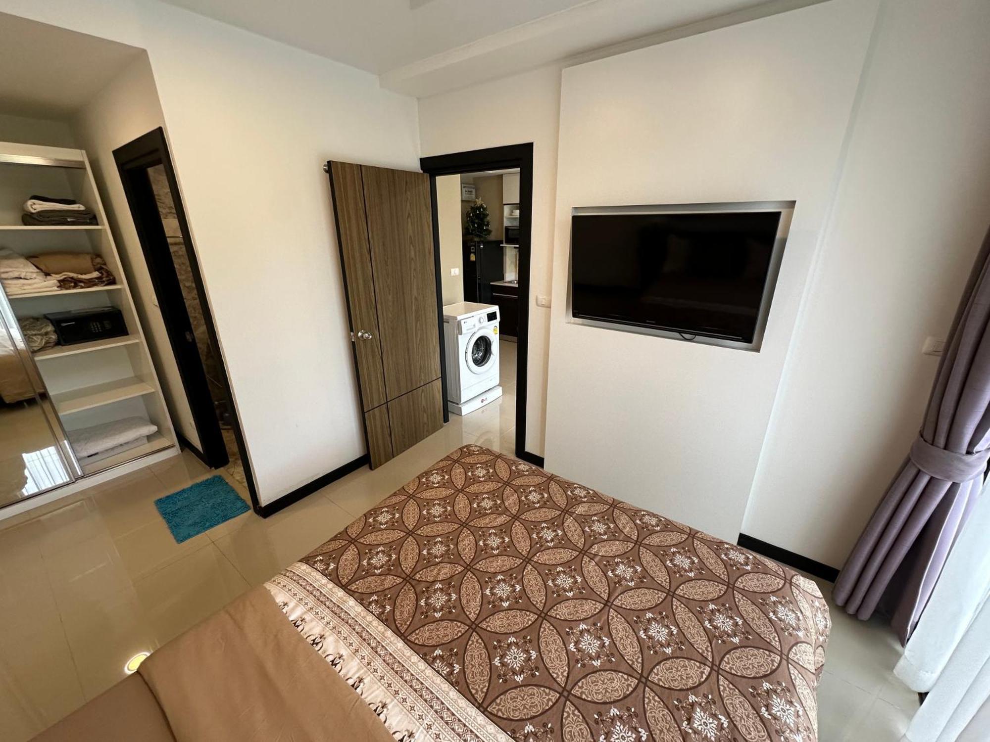 Cozy 1 Bedroom Walking Distance To The Beach! Apartment