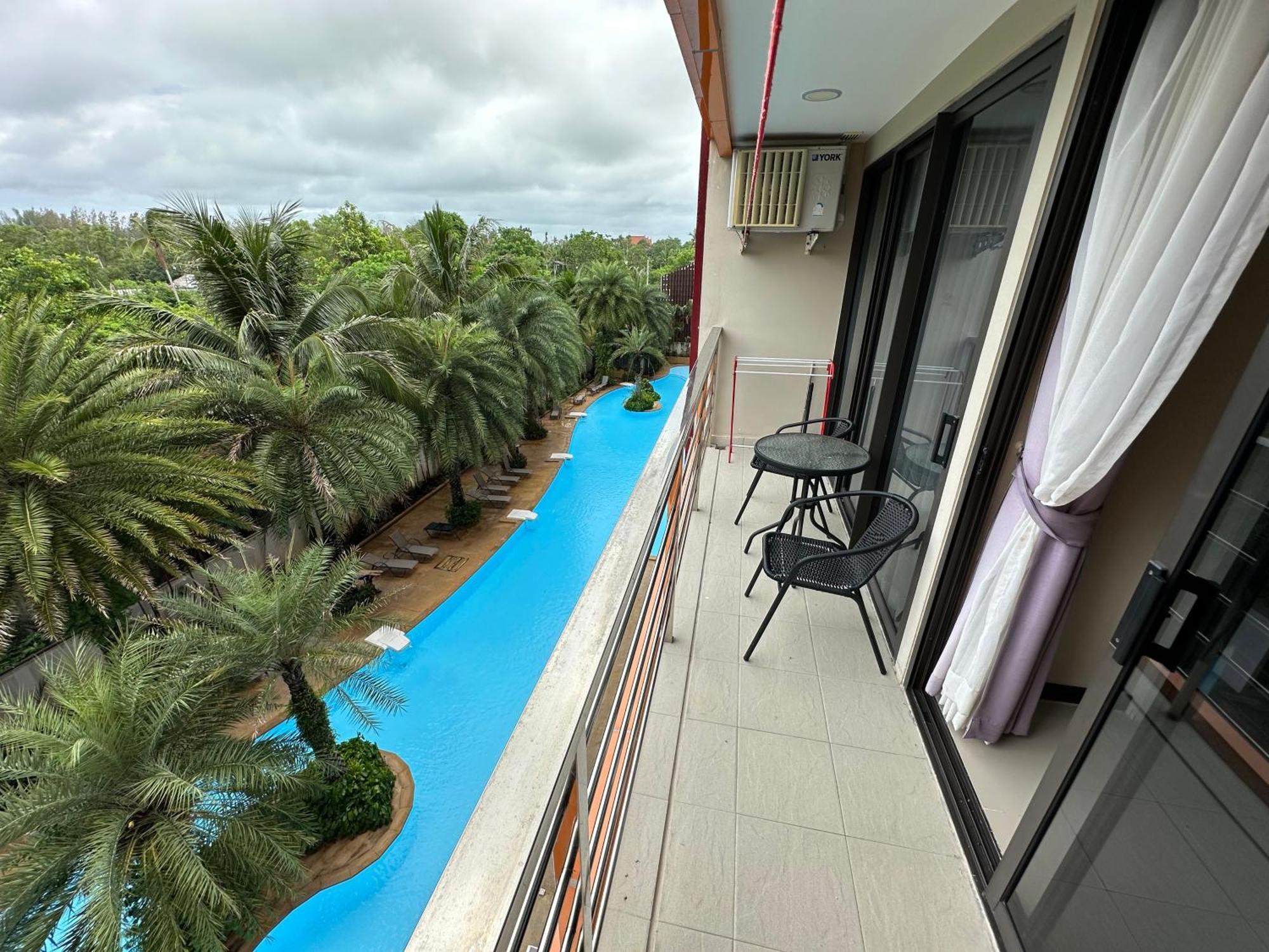 Cozy 1 Bedroom Walking Distance To The Beach! Apartment