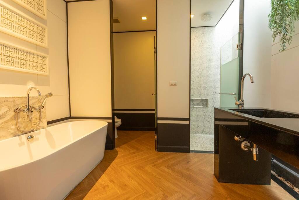 Designer Large Pool Great Location #v37 Thalang