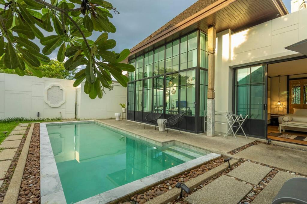 Holiday home Designer Large Pool Great Location #v37