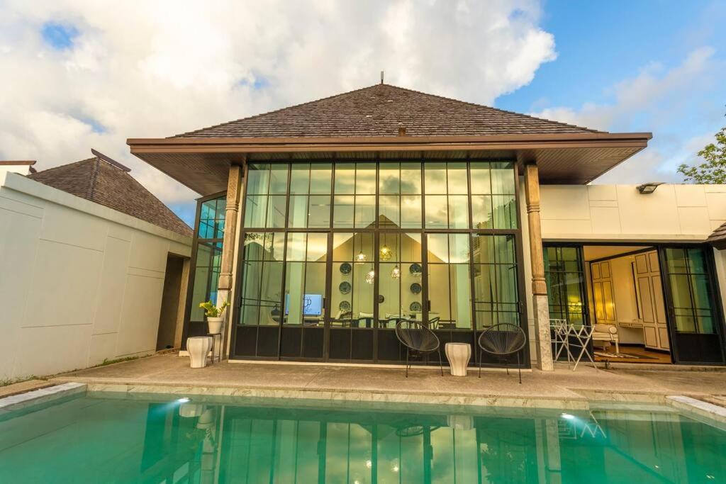 Holiday home Designer Large Pool Great Location #v37 *
