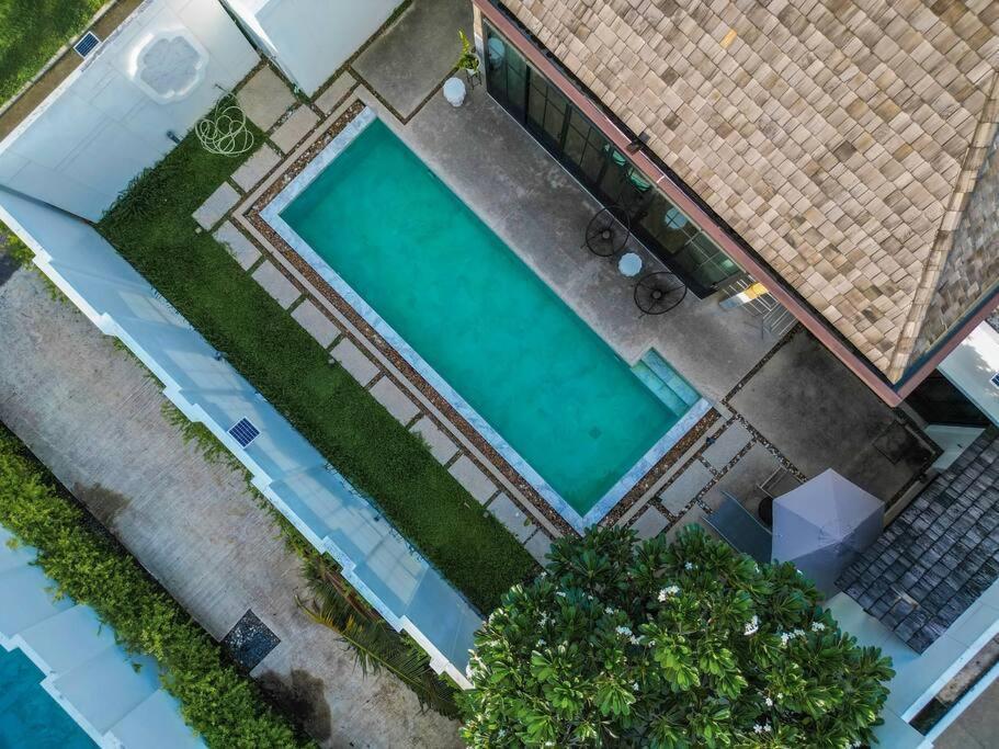 Designer Large Pool Great Location #v37 *
