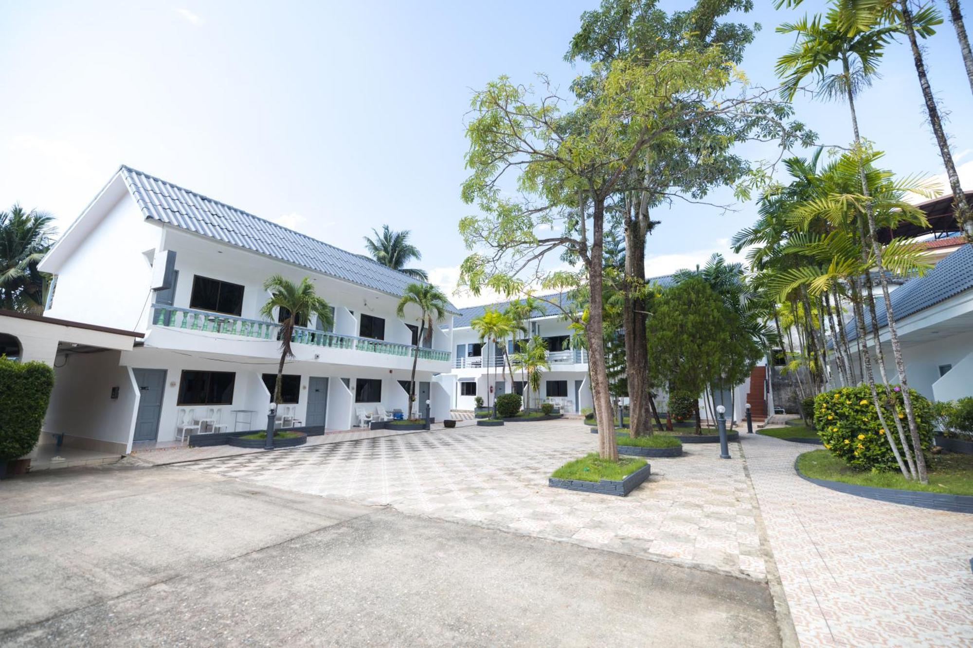 The Coconut Nanai Hotel