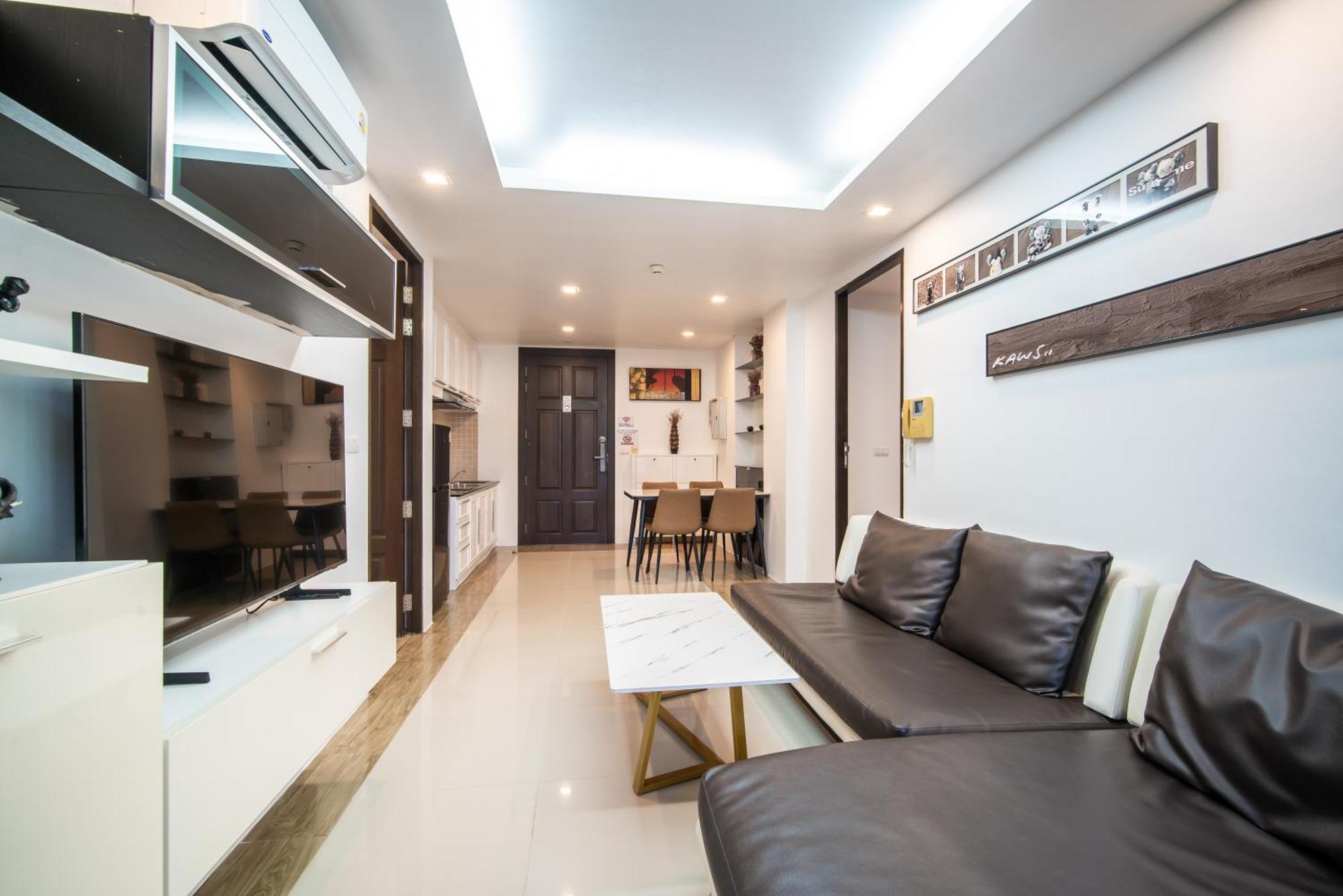 Apartment 芭东 两卧两卫公寓 近夜市 便利店 有电梯泳池健身房 *