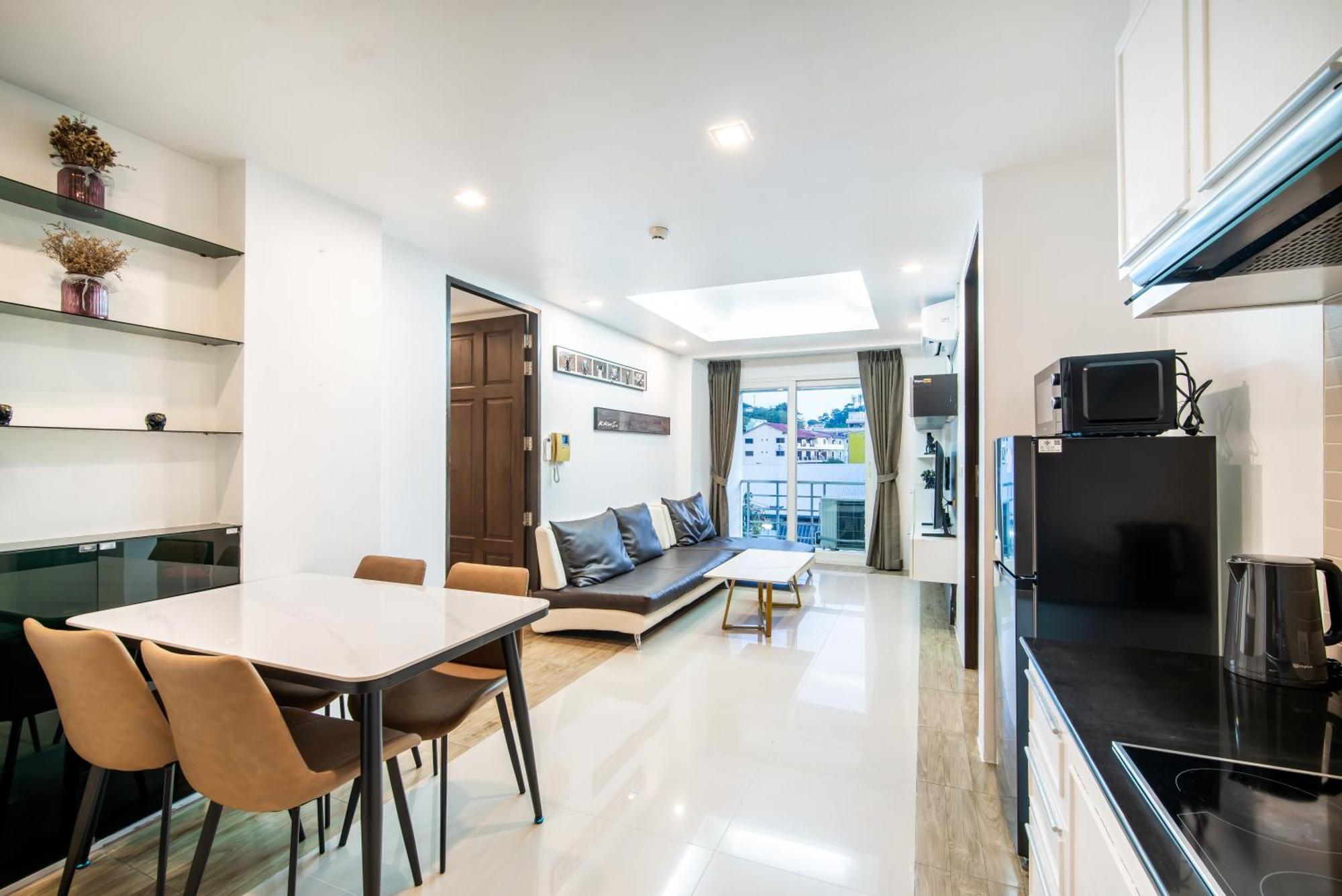 芭东 两卧两卫公寓 近夜市 便利店 有电梯泳池健身房 Apartment Patong