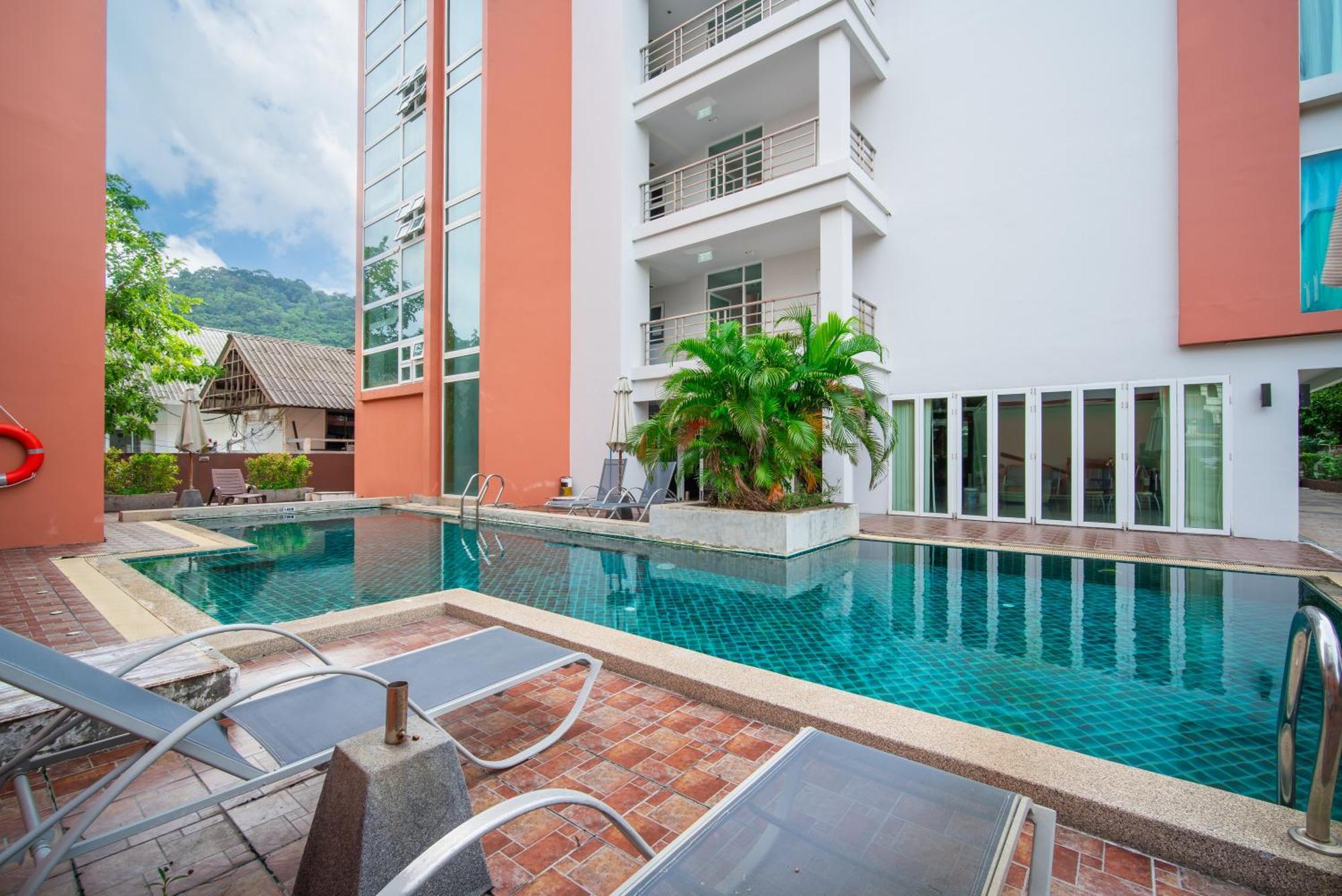 Apartment 芭东 两卧两卫公寓 近夜市 便利店 有电梯泳池健身房 Patong