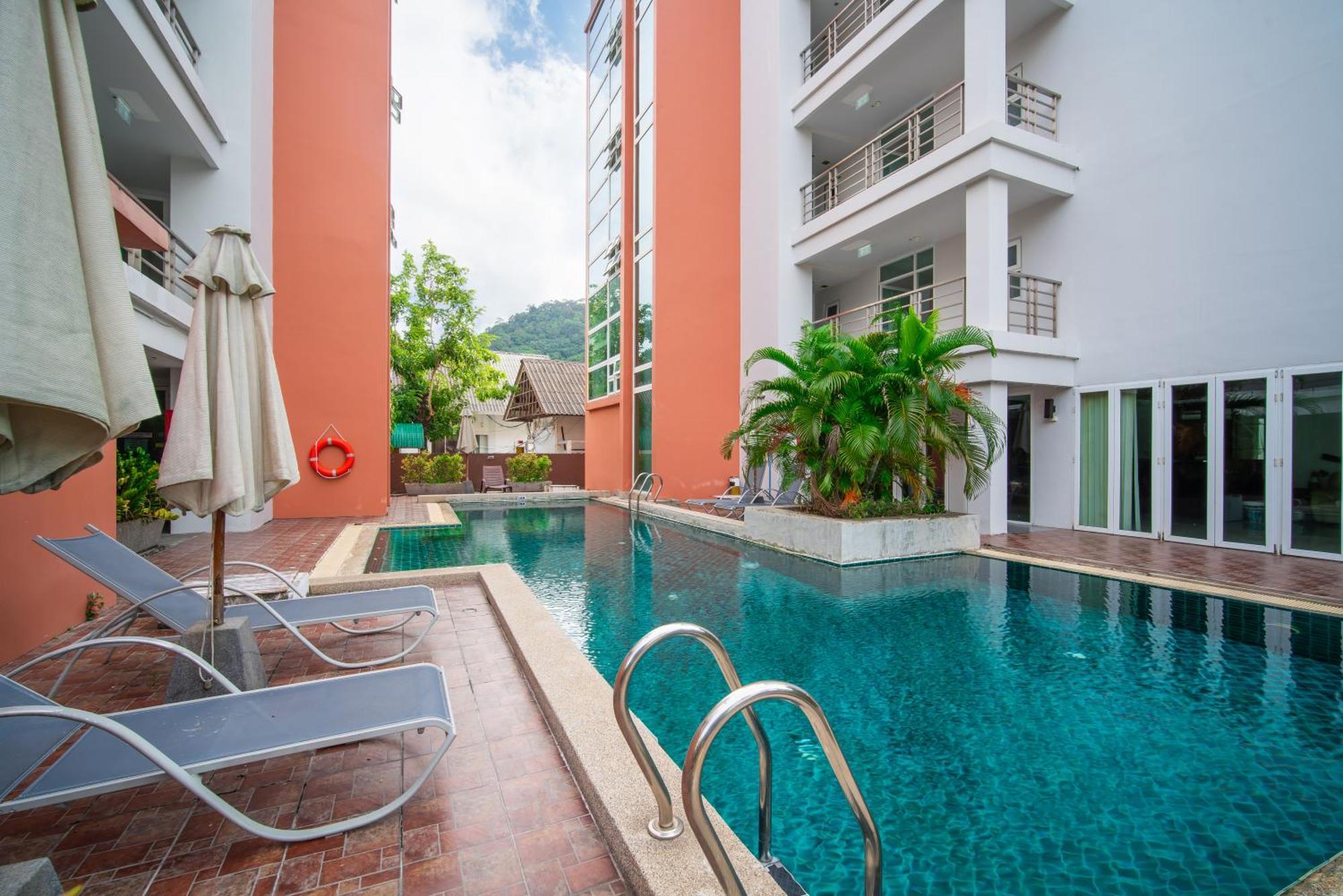 Apartment 芭东 两卧两卫公寓 近夜市 便利店 有电梯泳池健身房