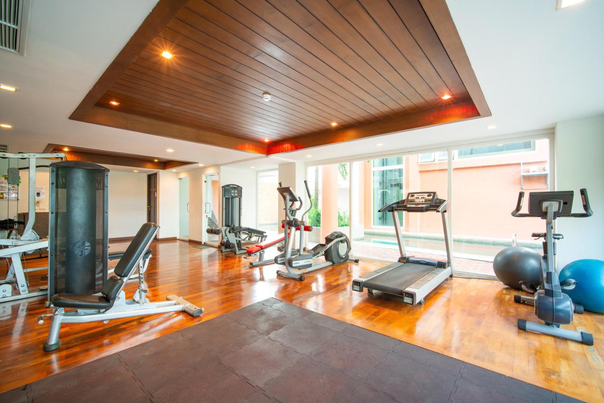 Apartment 芭东 两卧两卫公寓 近夜市 便利店 有电梯泳池健身房 Patong