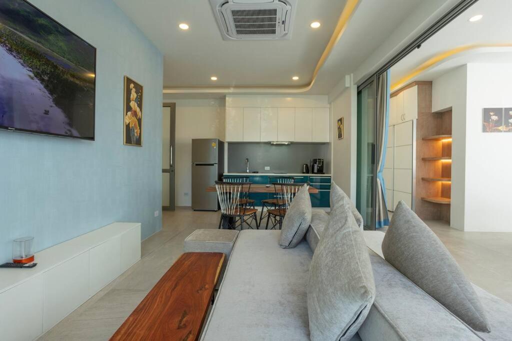 In Maid Gym Sea View Bangtao V111 Villa