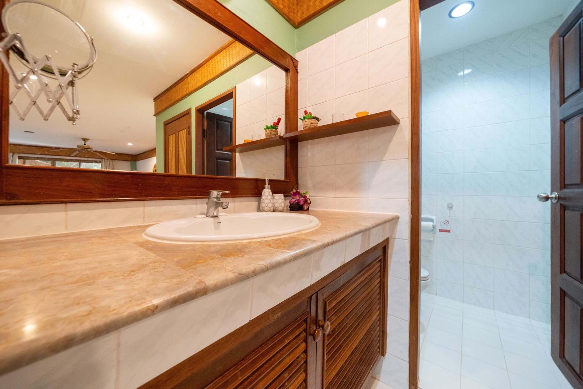 Unique Style 3br In Gated Bougainvillea 216, *