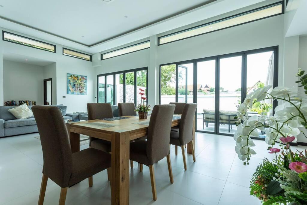 3br Brand New Luxury Large Pool Rawai #v105 Villa *
