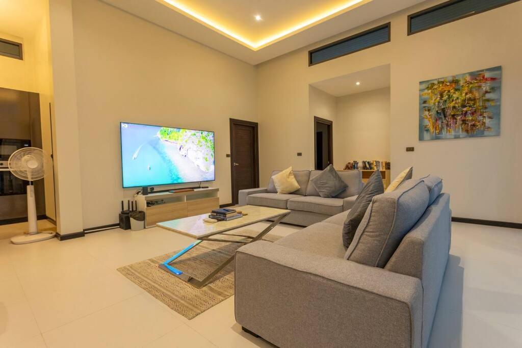 Villa 3br Brand New Luxury Large Pool Rawai #v105
