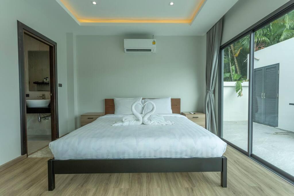 3br Brand New Luxury Large Pool Rawai #v105 Villa *