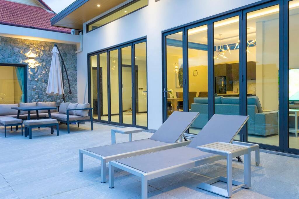 3br Brand New Luxury Large Pool Rawai #v105 Villa *