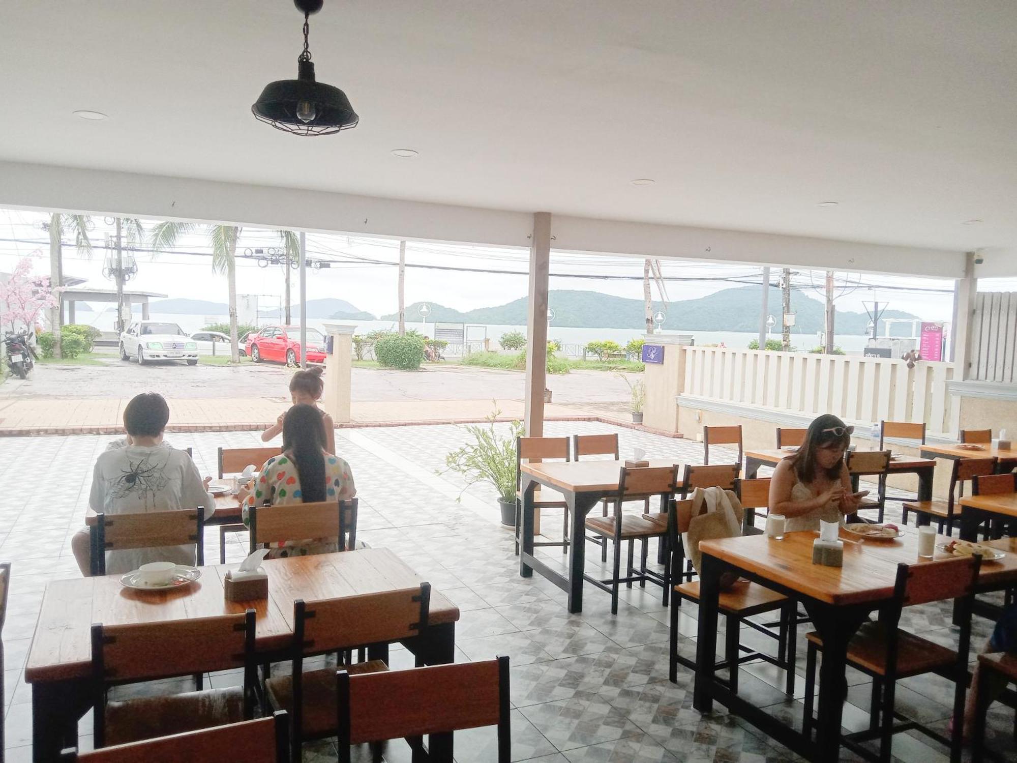 Panwa Side Beachfront Hotel 4*