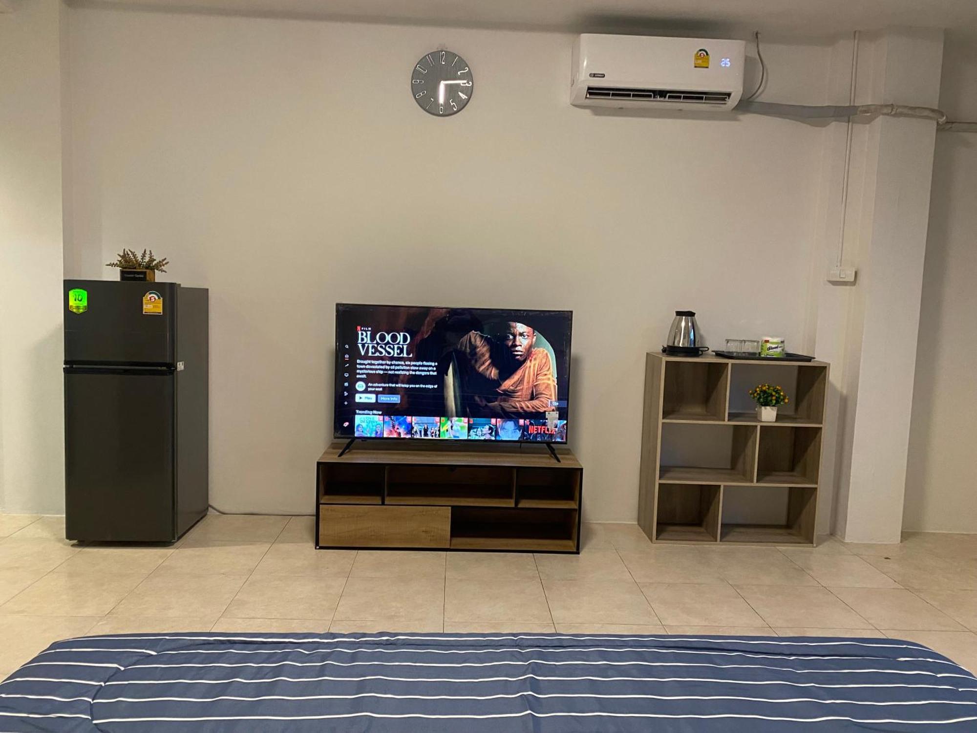 84 Bar & Apartment