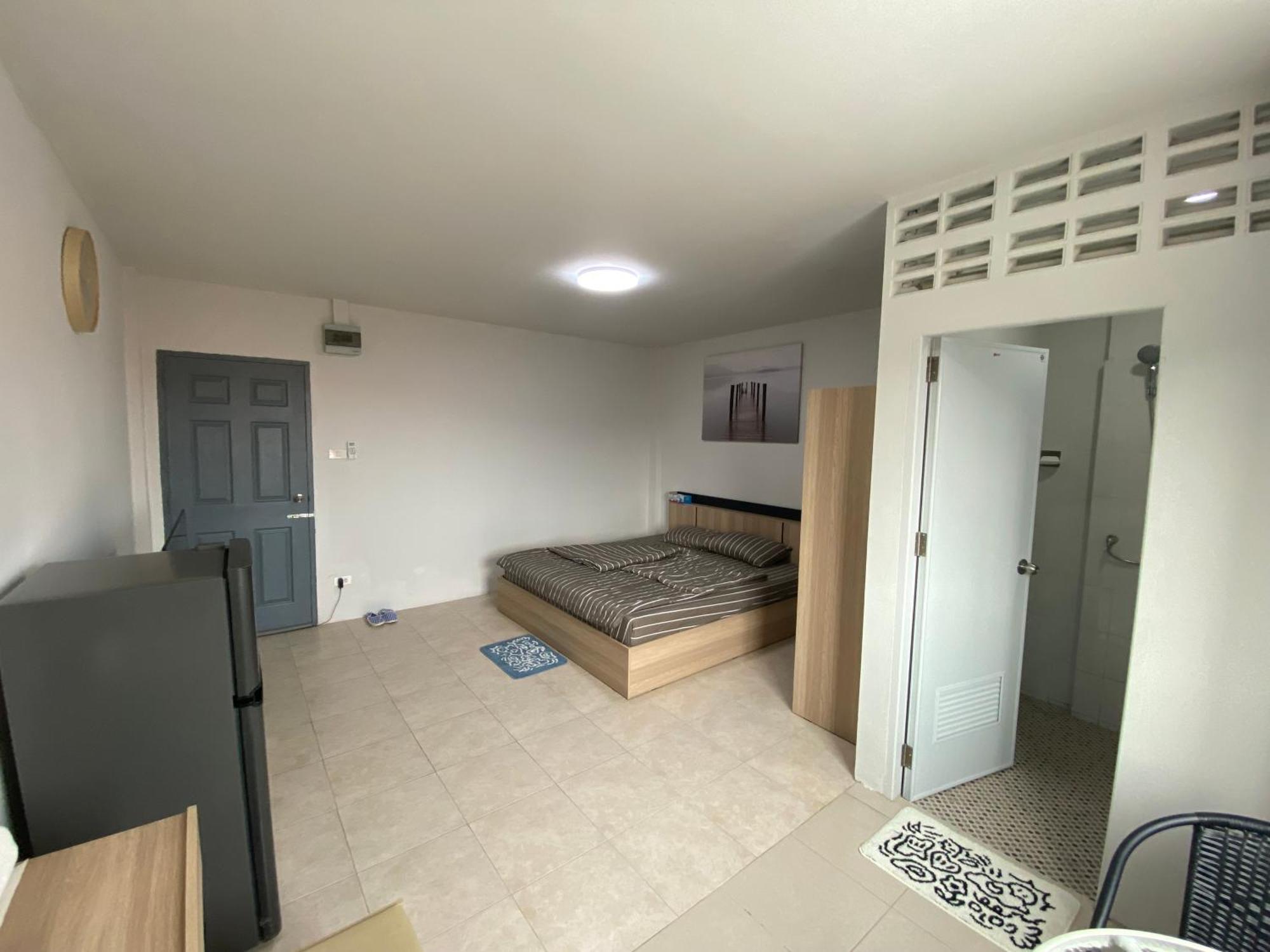 84 Bar & Apartment *