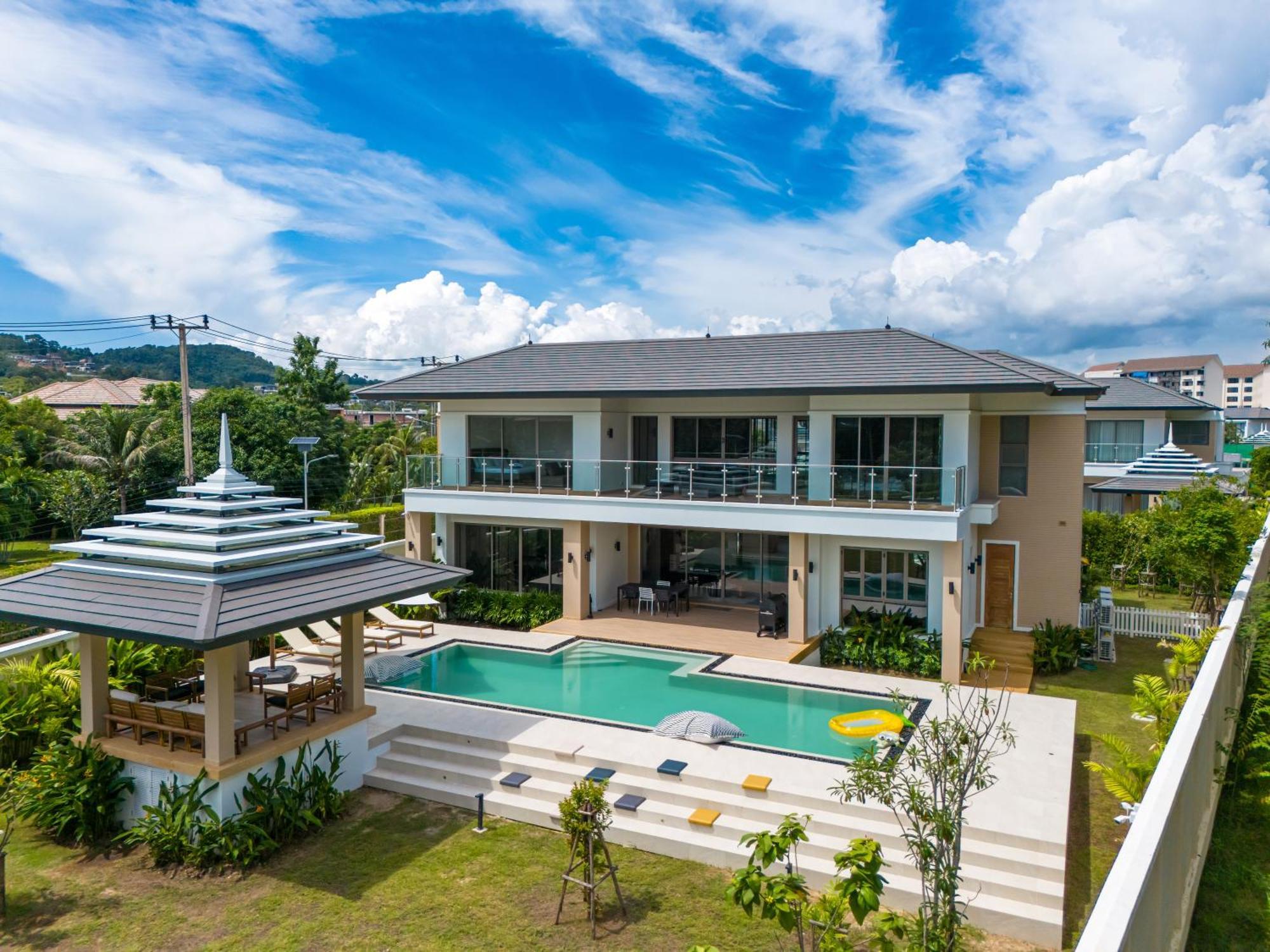 5 Bdr 18 Meter Pool In Laguna Villa