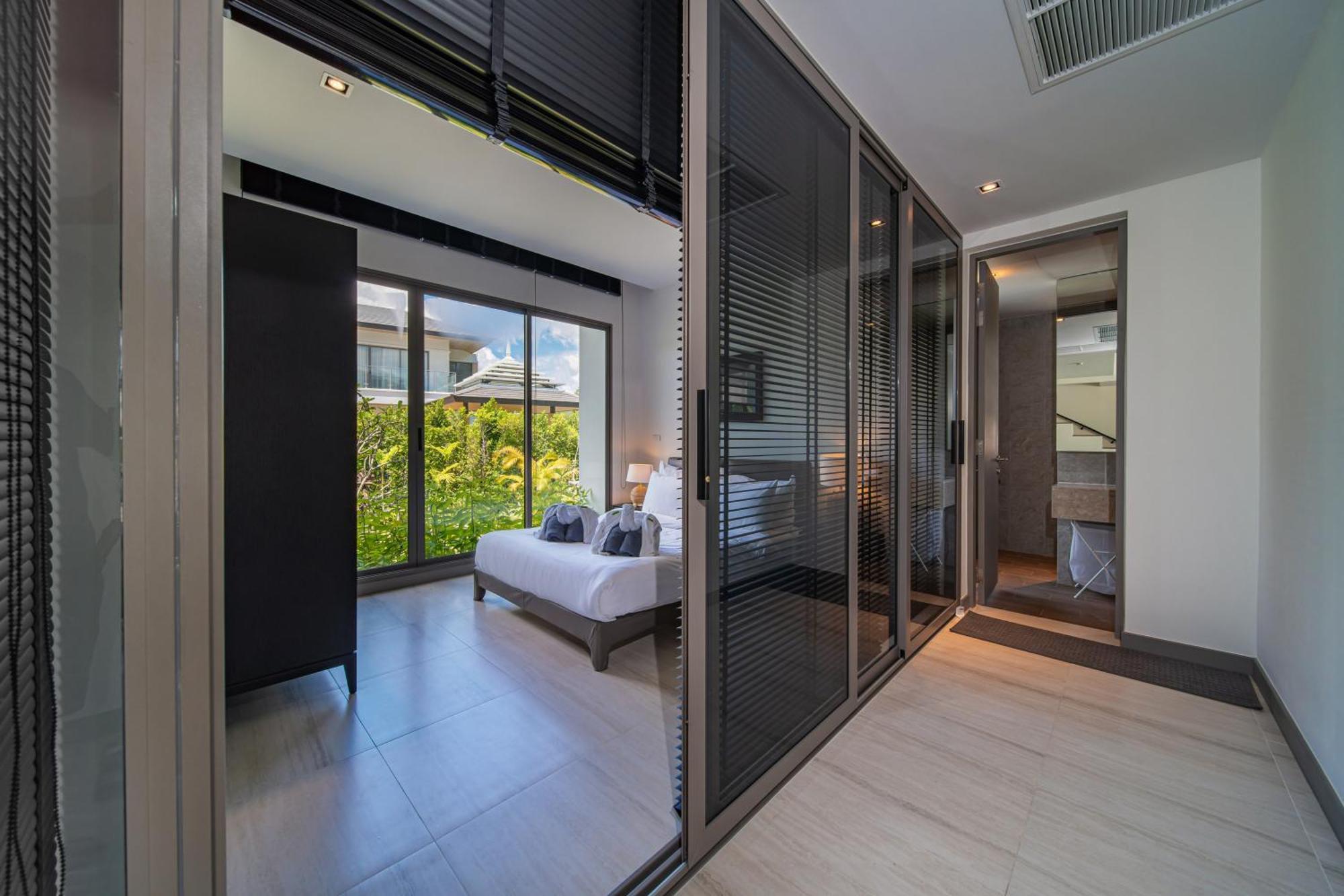 Villa 5 Bdr 18 Meter Pool In Laguna Phuket