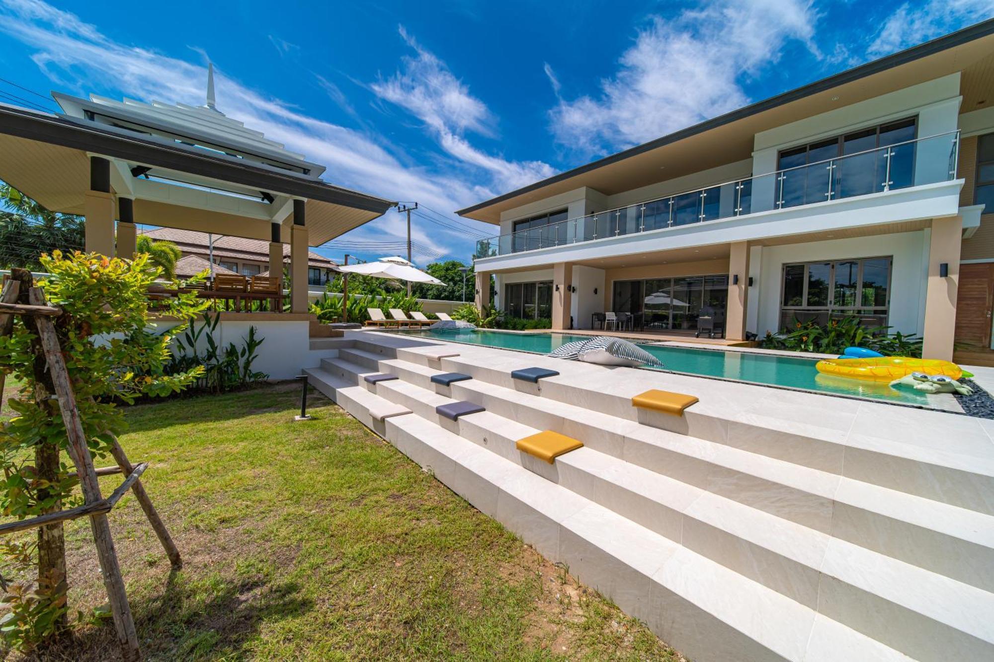 5 Bdr 18 Meter Pool In Laguna *