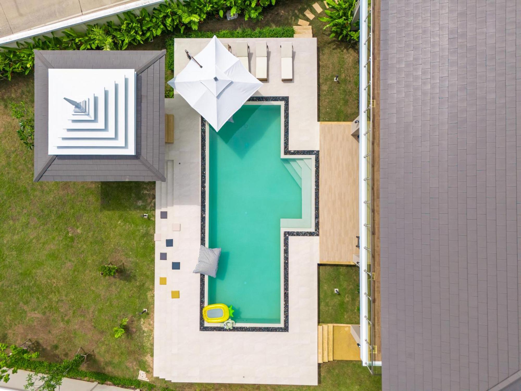 5 Bdr 18 Meter Pool In Laguna