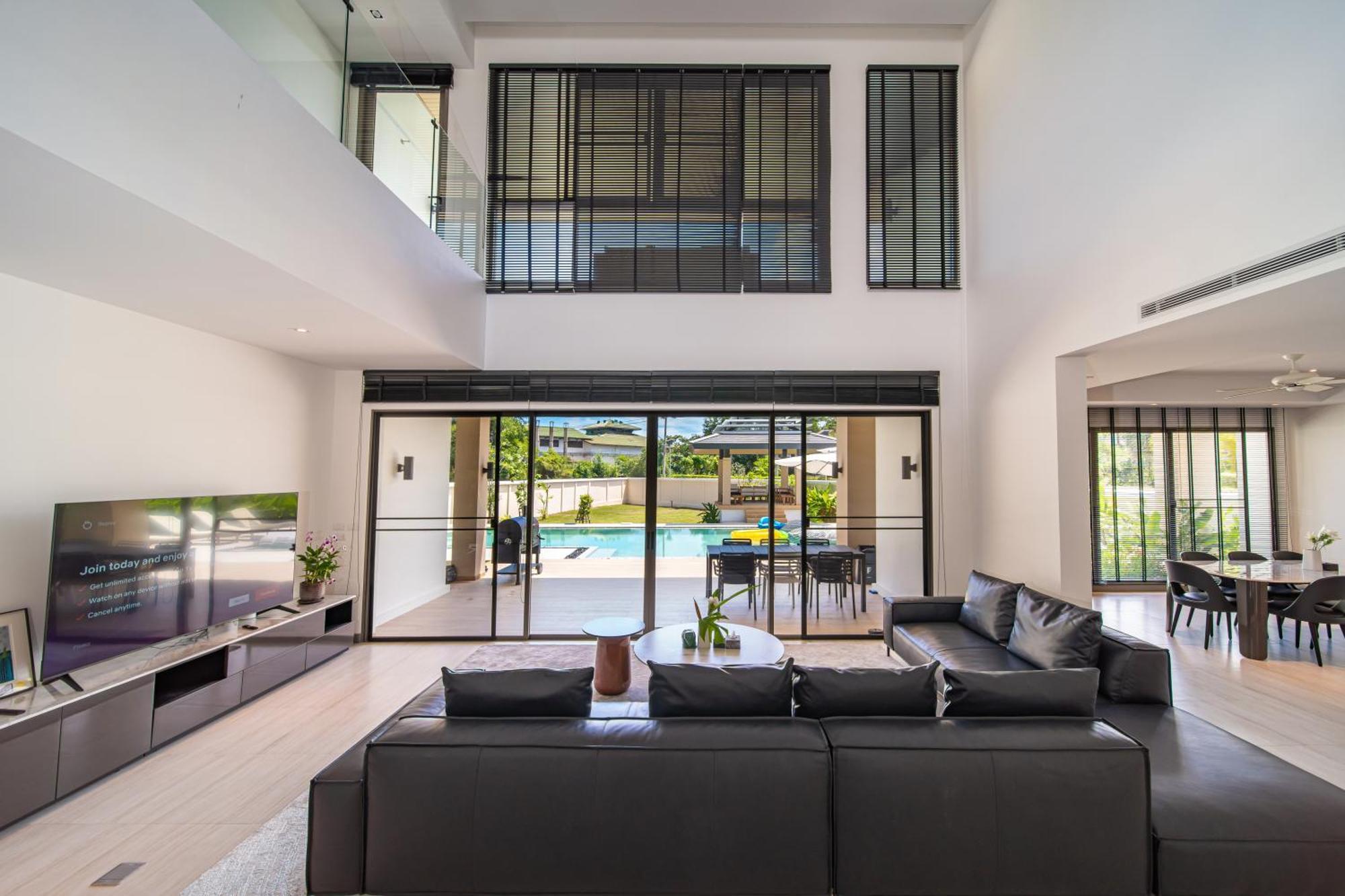 5 Bdr 18 Meter Pool In Laguna Villa