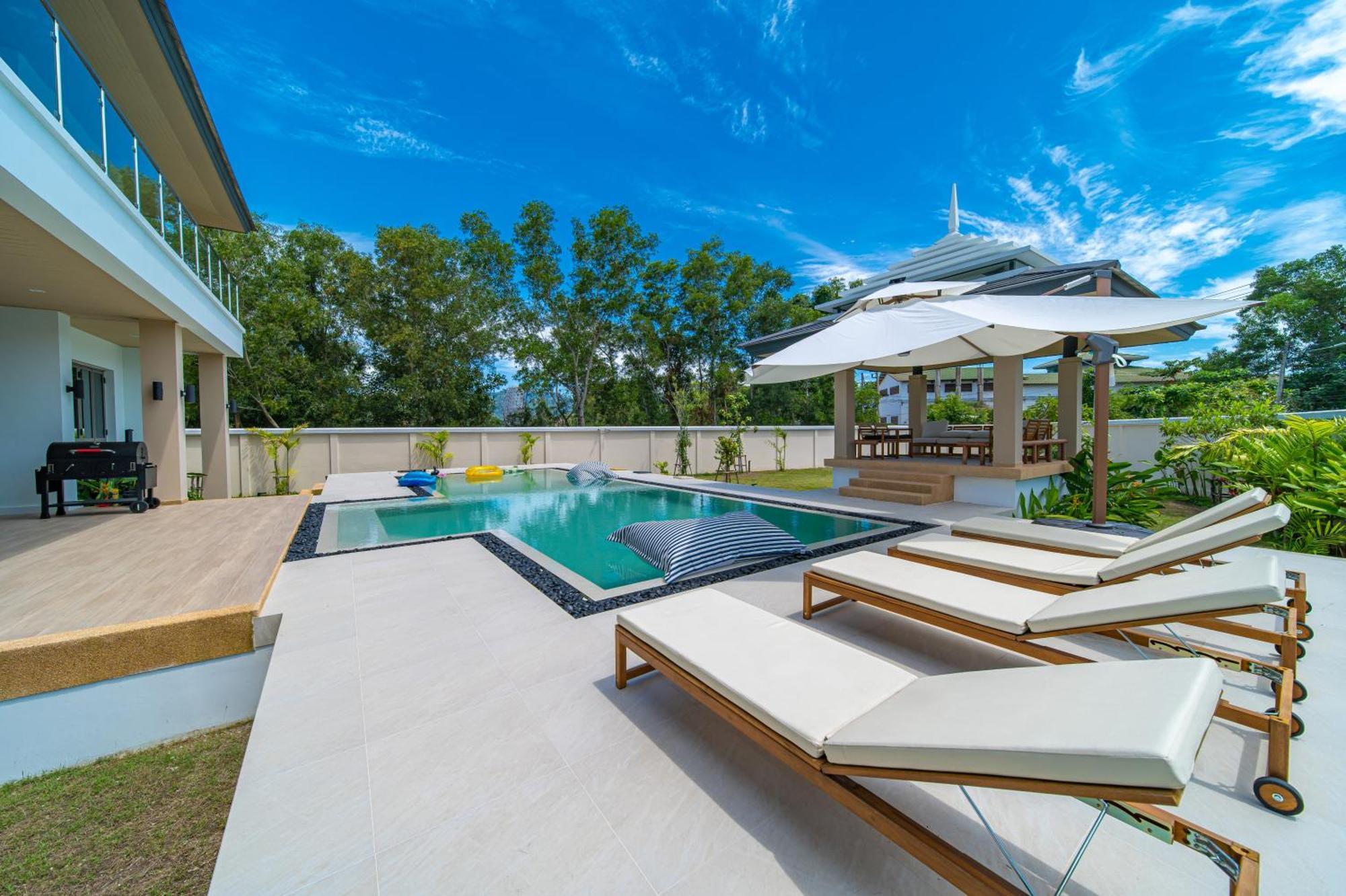 5 Bdr 18 Meter Pool In Laguna *