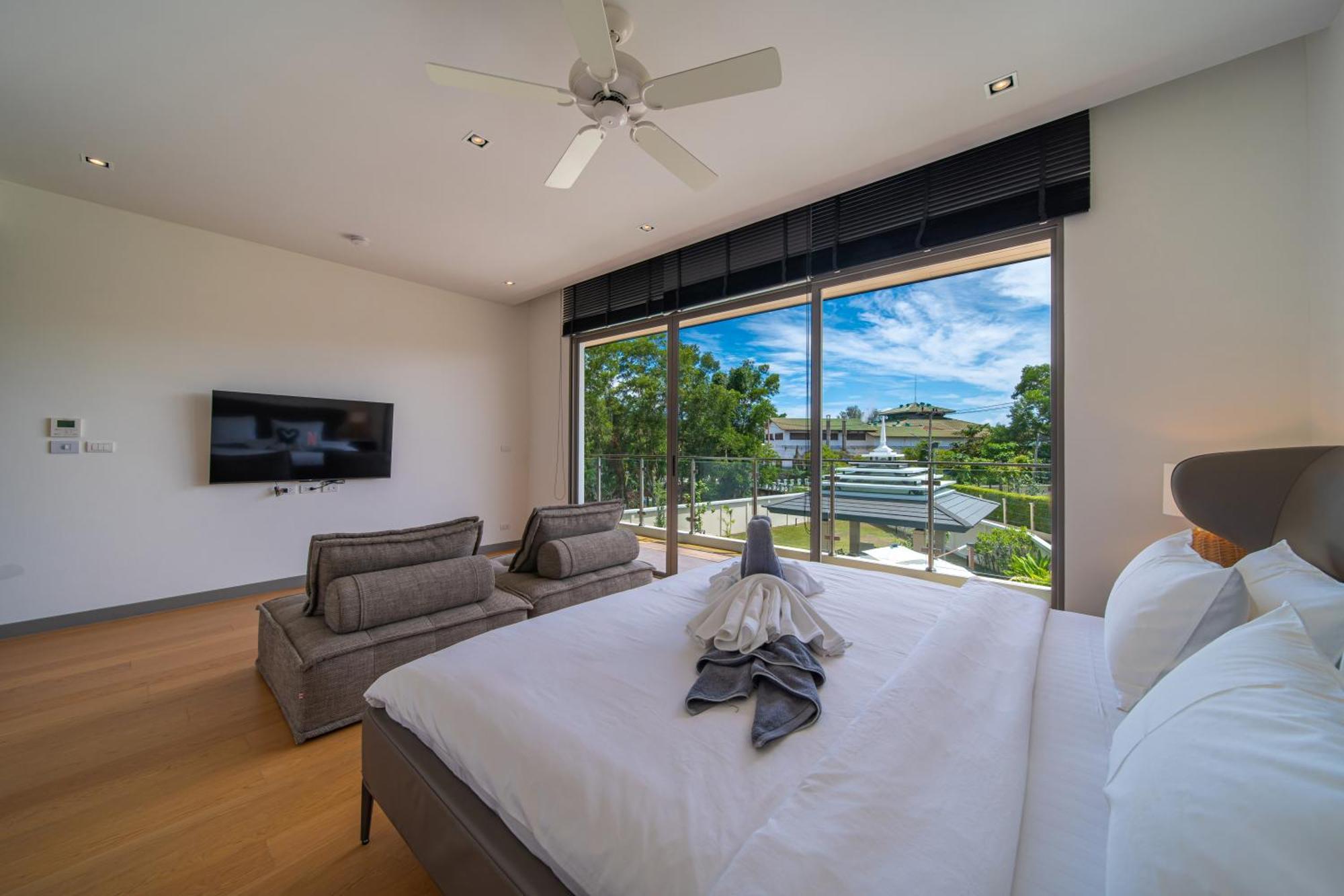 5 Bdr 18 Meter Pool In Laguna Phuket