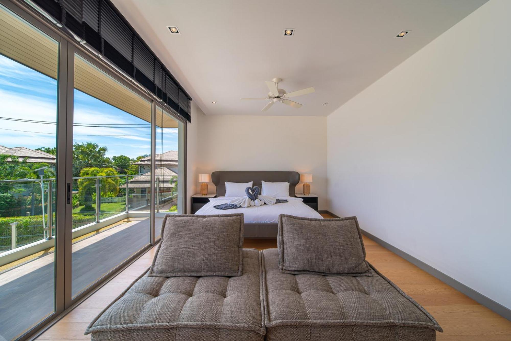 5 Bdr 18 Meter Pool In Laguna Villa *