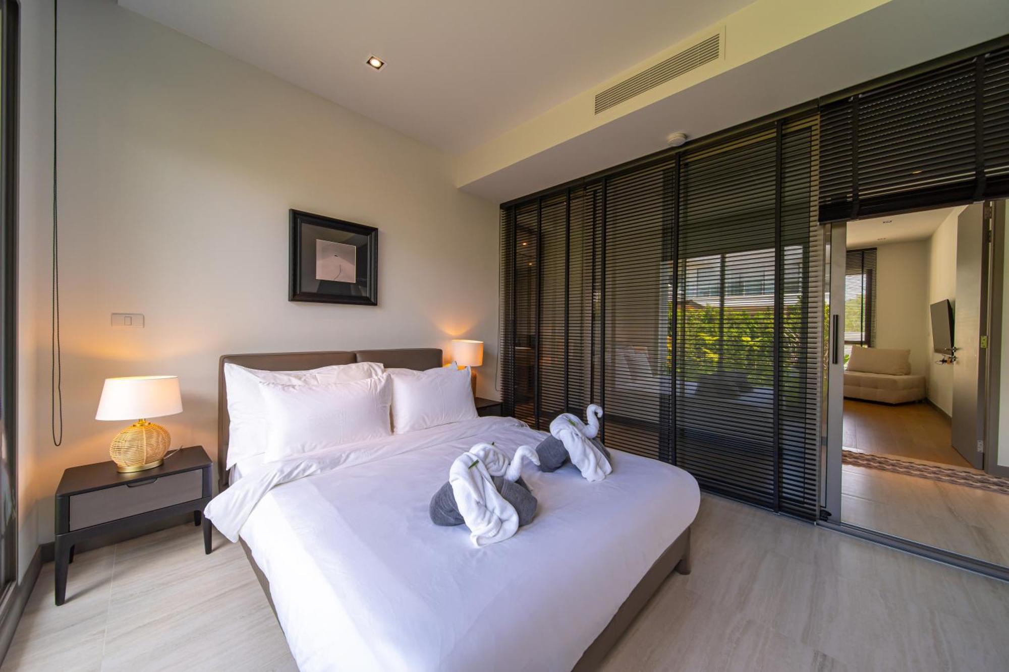 5 Bdr 18 Meter Pool In Laguna Phuket