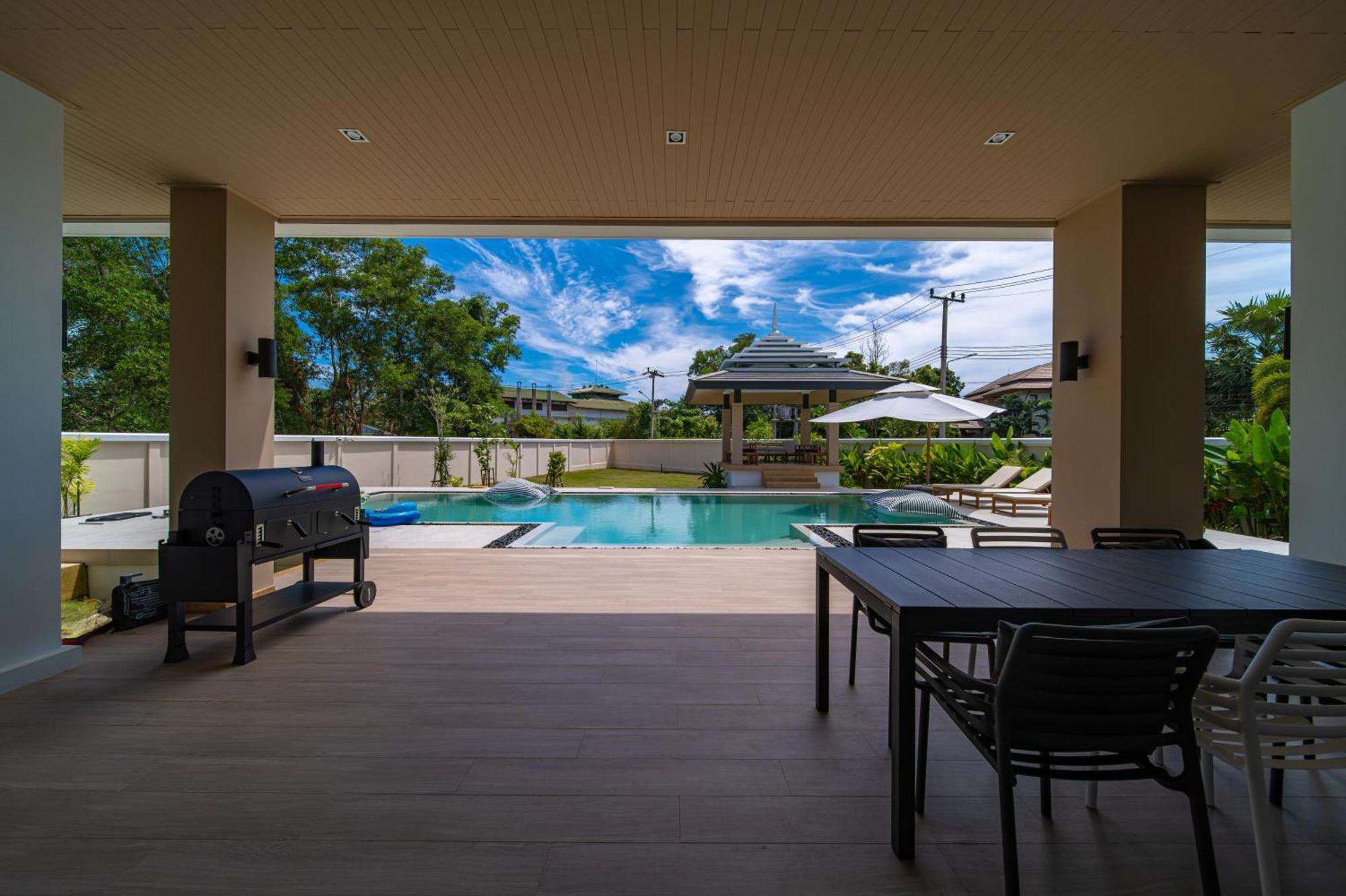 5 Bdr 18 Meter Pool In Laguna