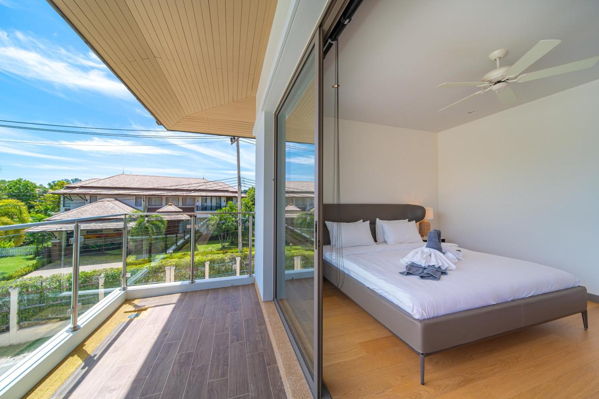 5 Bdr 18 Meter Pool In Laguna Villa