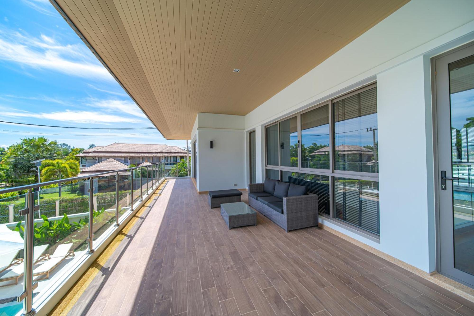 5 Bdr 18 Meter Pool In Laguna Villa *