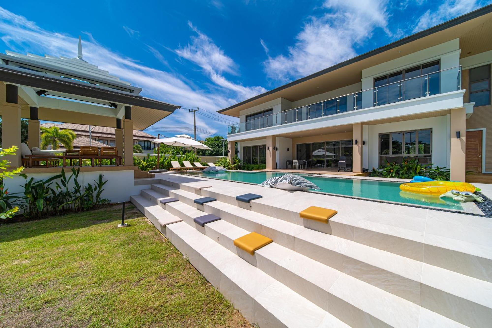 Villa 5 Bdr 18 Meter Pool In Laguna Phuket