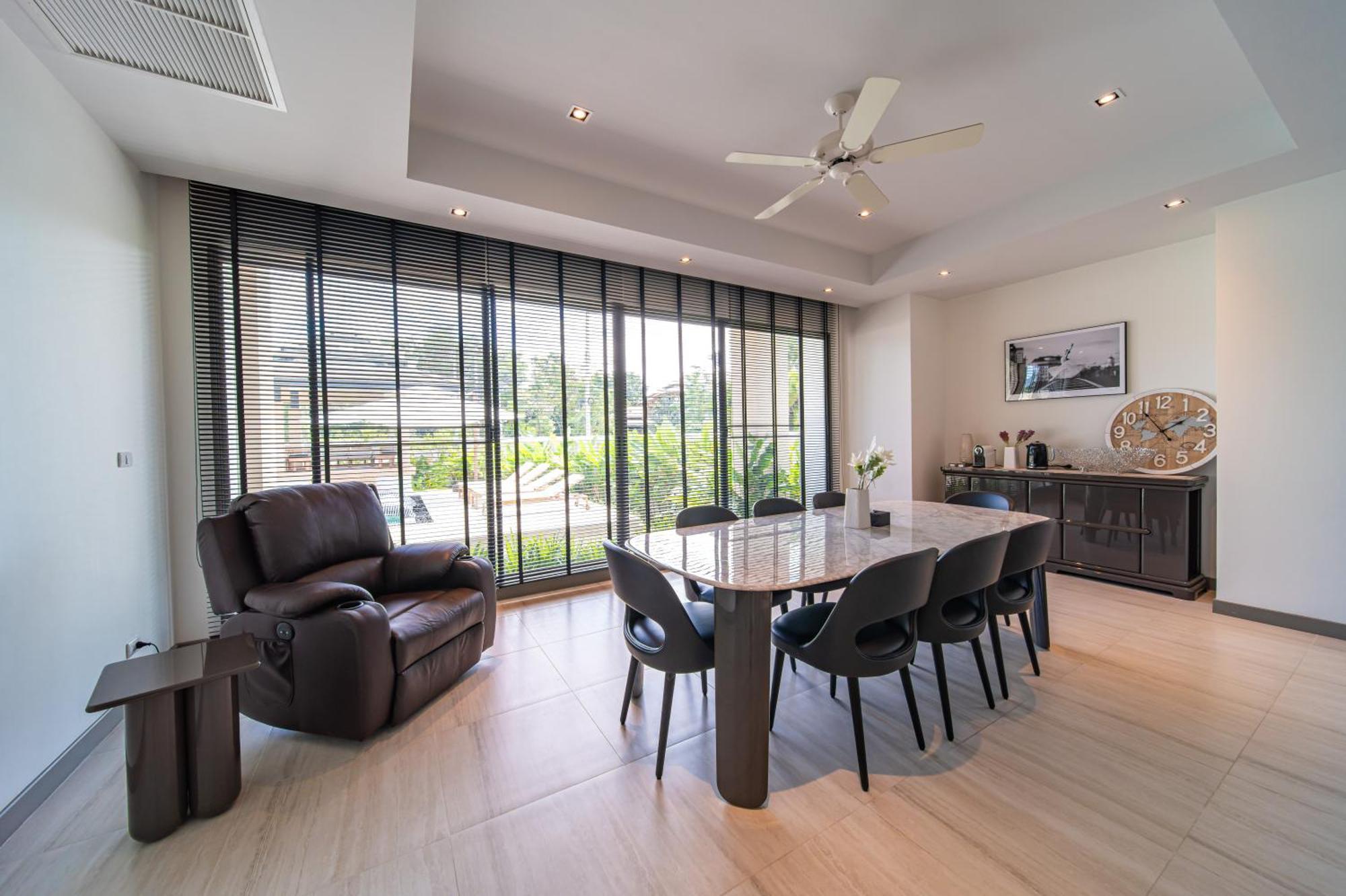 5 Bdr 18 Meter Pool In Laguna Villa